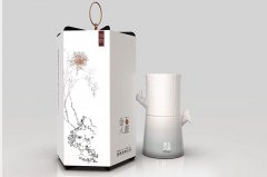 定制國(guó)畫風(fēng)的白酒包裝盒也很美